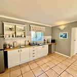 Charming Guest Suite In The Constantia Wine Valley